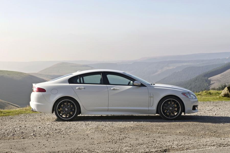  Jaguar XF BlackPack 2010 года  (UK) (фото 14 из 17)